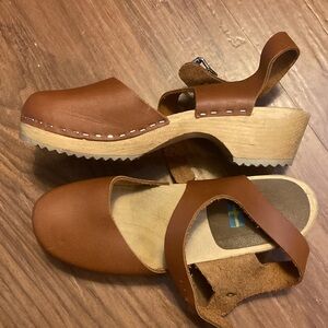 MIA size 37 brown clogs